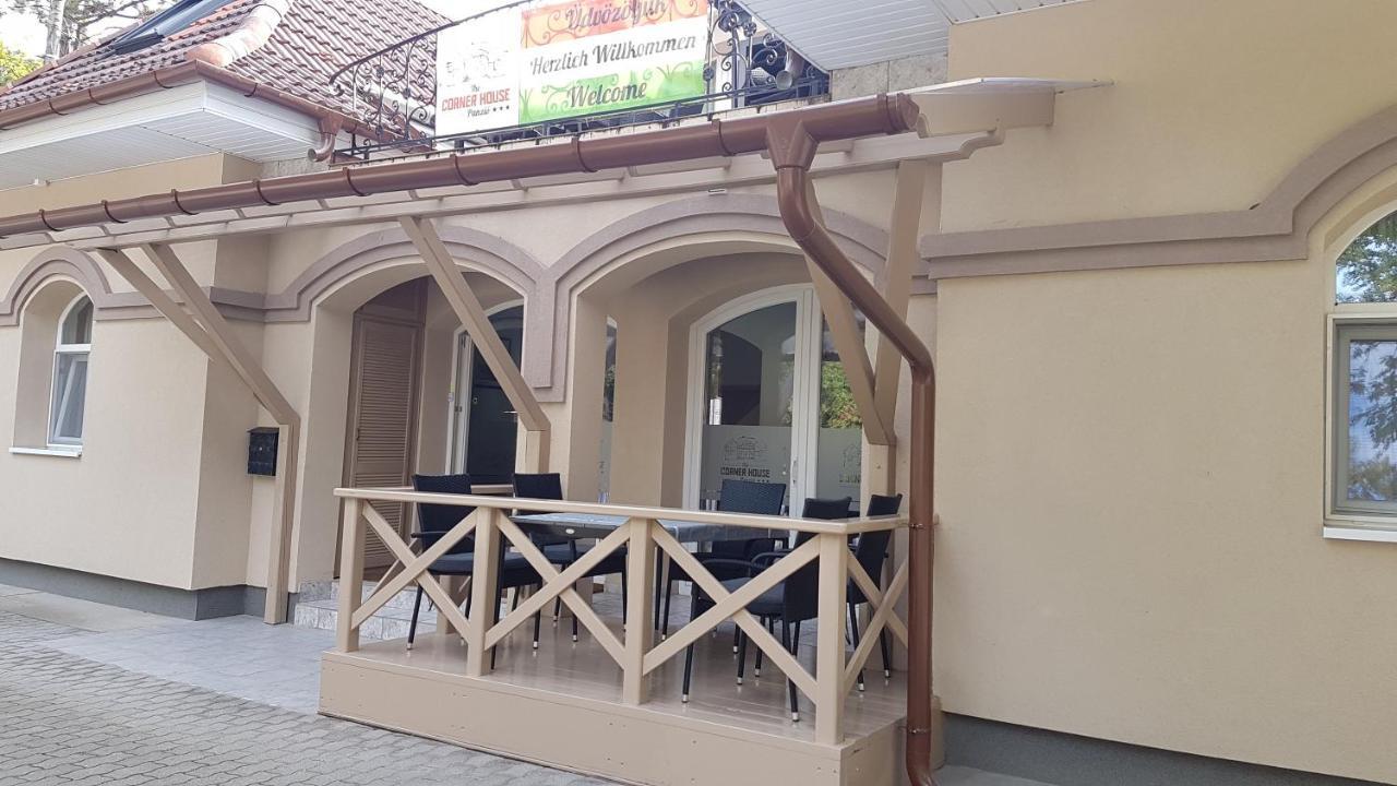 The Corner House Panzio 호텔 터터 외부 사진